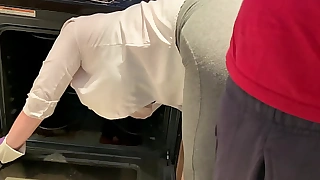 Stepmom is horny and conquest in the oven - erin electra