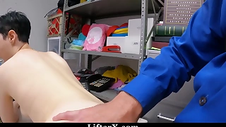 Teen in Serious Lay hold of with The Loss Prevention Guard and Allows Him to Bang Her - Lifterx